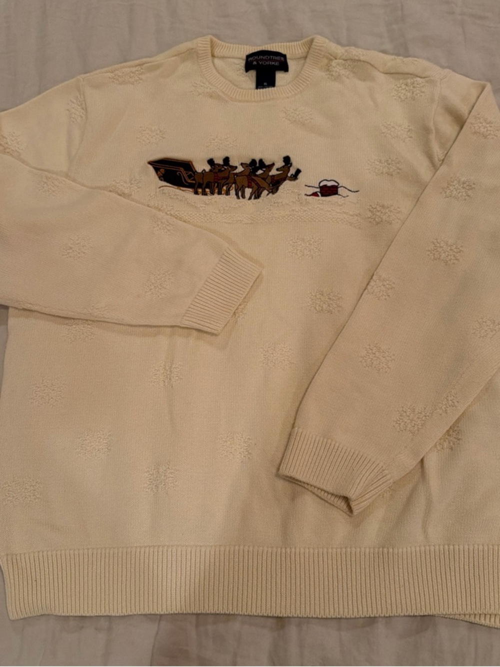 Roundtree & Yorke Cream Crewneck Sweater with Sleigh Motif
